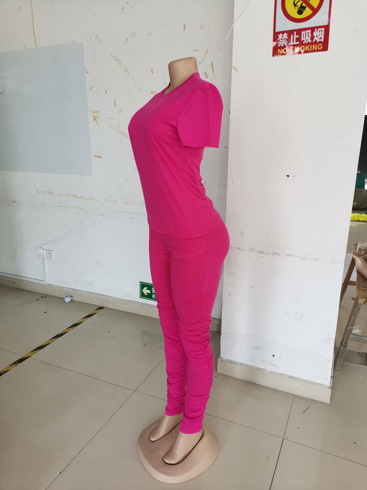 Conjunto de dos piezas de camiseta y pantalón corto fruncido para mujer, color liso, ajustado, para verano