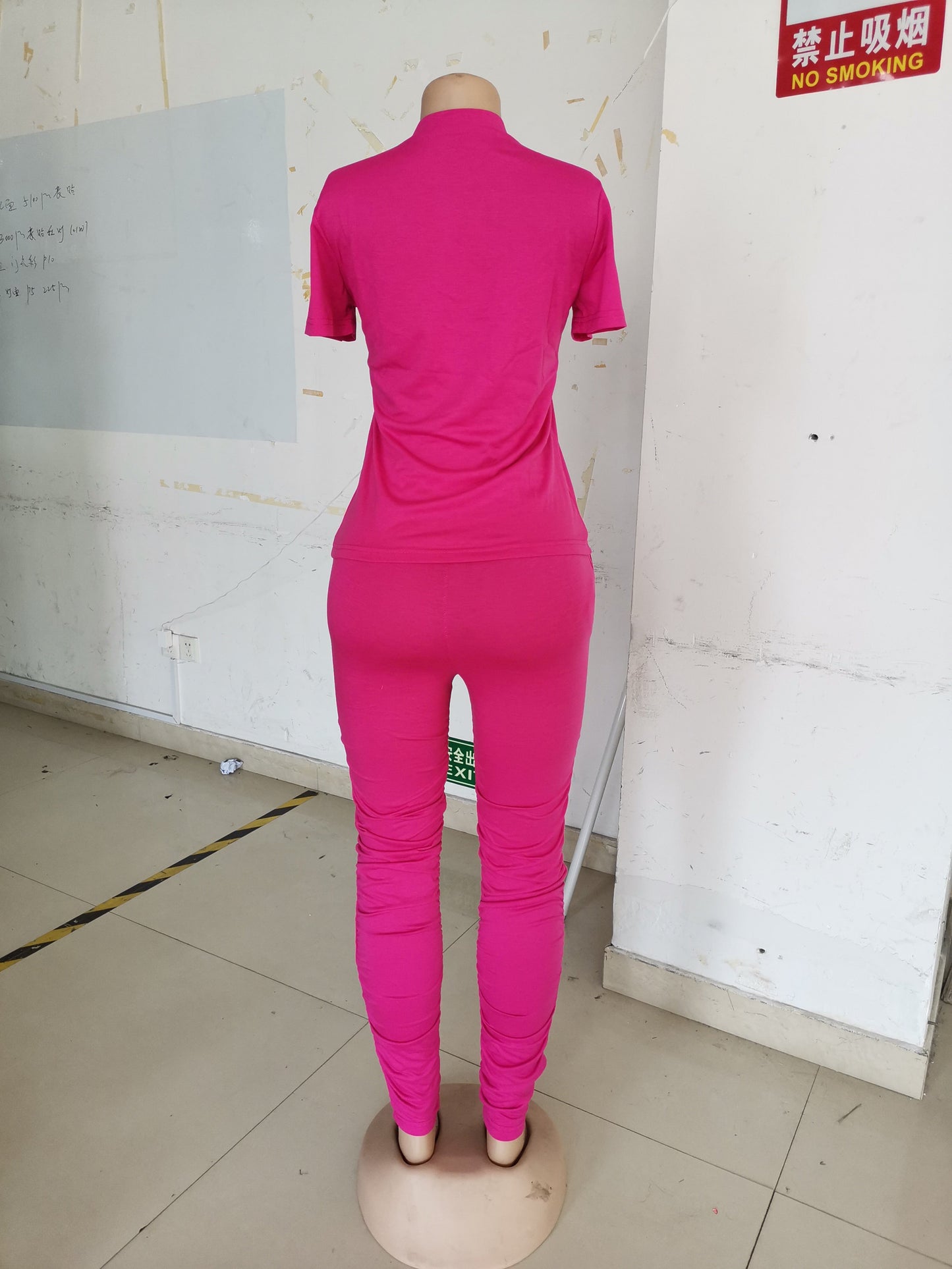 Conjunto de dos piezas de camiseta y pantalón corto fruncido para mujer, color liso, ajustado, para verano