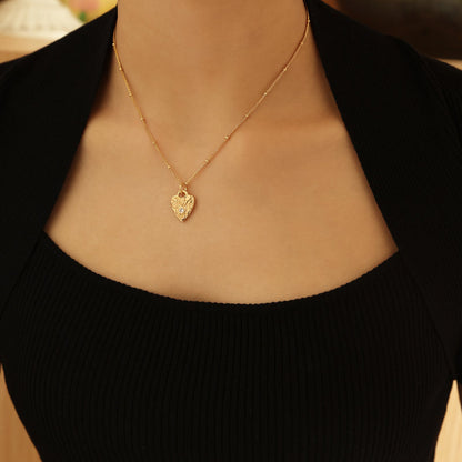 Vintage Zircon Inlaid Embossed Heart Shaped Pendant Necklace