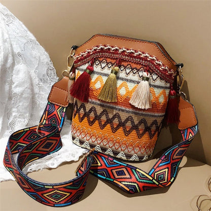 Bolso bandolera con borlas y estampado étnico de patchwork de moda