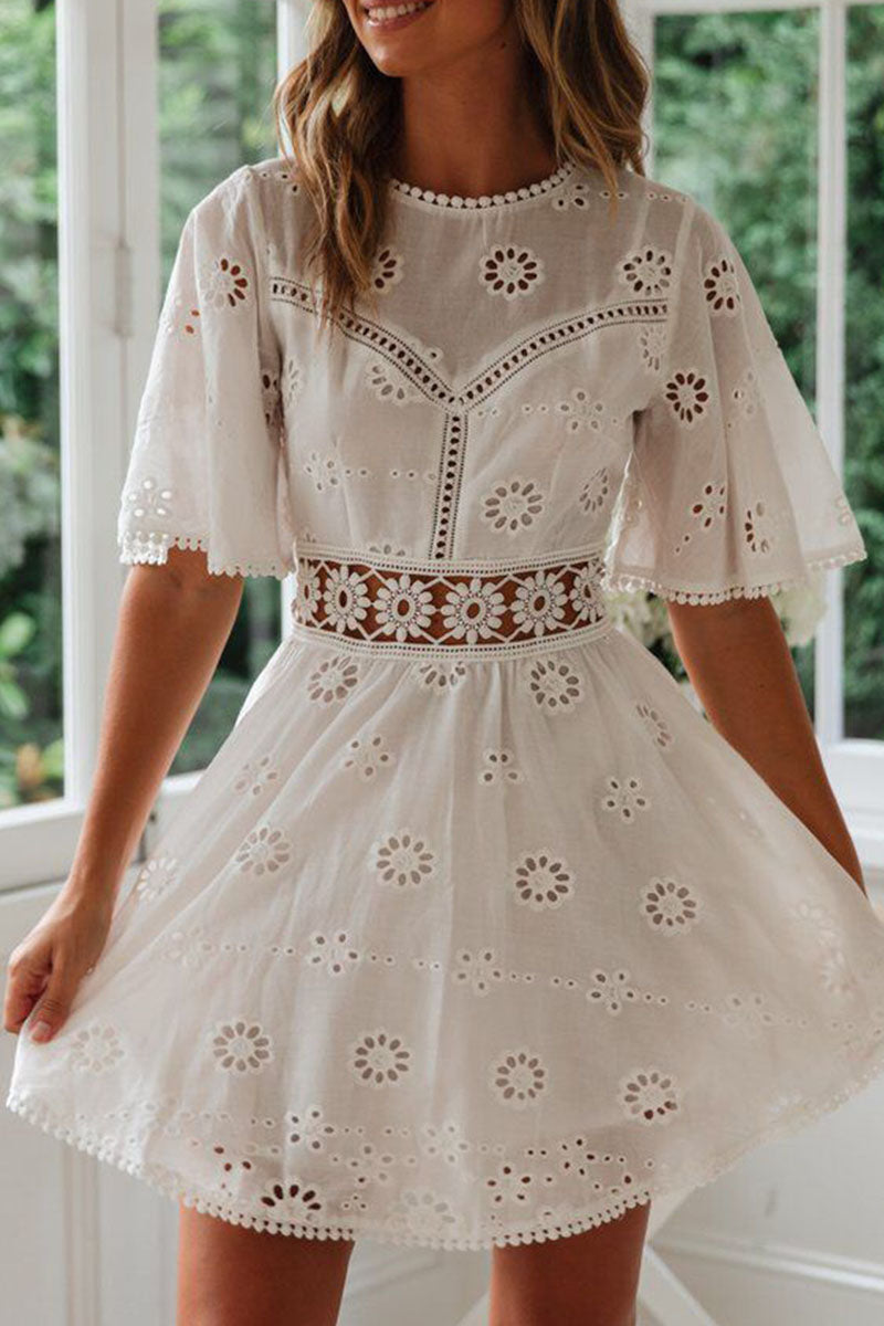 Vestidos de encaje con cuello redondo, espalda descubierta, huecos y sólidos de moda callejera