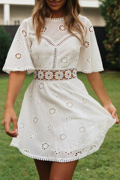 Vestidos de encaje con cuello redondo, espalda descubierta, huecos y sólidos de moda callejera