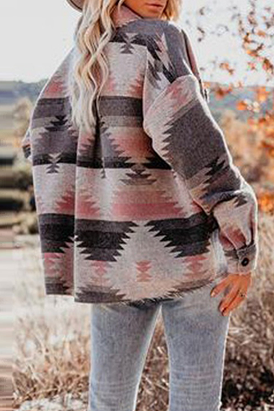 Prenda de abrigo con cuello vuelto, hebilla de bolsillo y estampado vintage