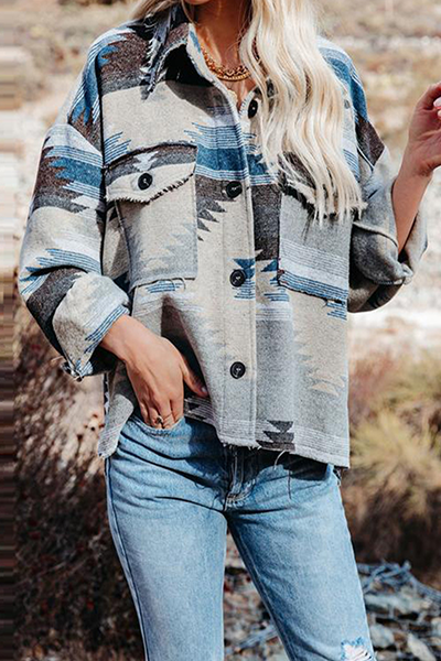 Prenda de abrigo con cuello vuelto, hebilla de bolsillo y estampado vintage