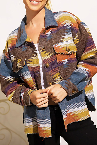 Prenda de abrigo con cuello vuelto, hebilla de bolsillo y estampado vintage