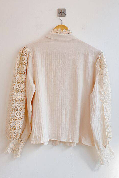 Blusa elegante de cuello mandarín con hebilla ahuecada y encaje de patchwork (3 colores)