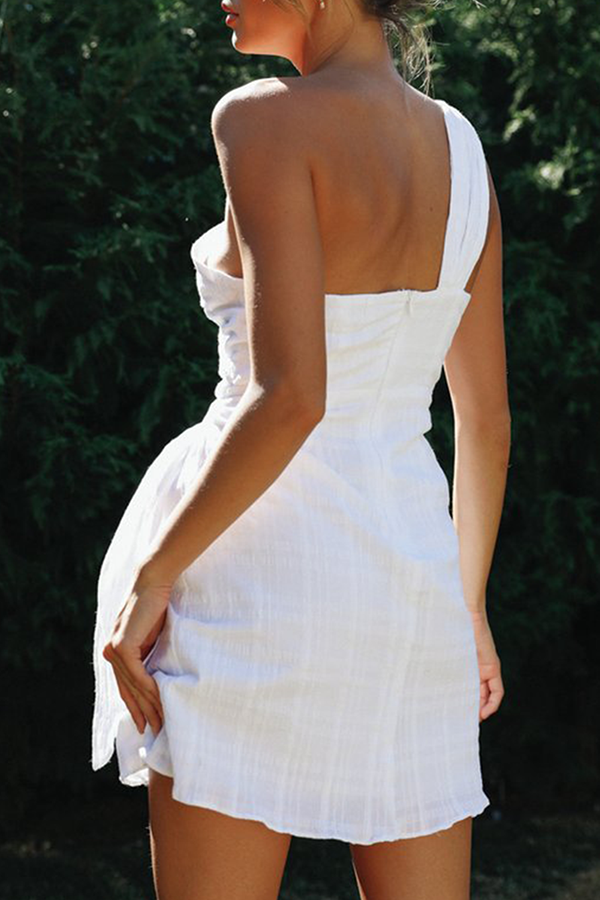 Vestido informal de moda con tirantes, cuello oblicuo, espalda descubierta y liso, irregular