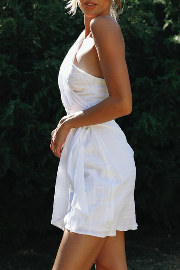 Vestido informal de moda con tirantes, cuello oblicuo, espalda descubierta y liso, irregular