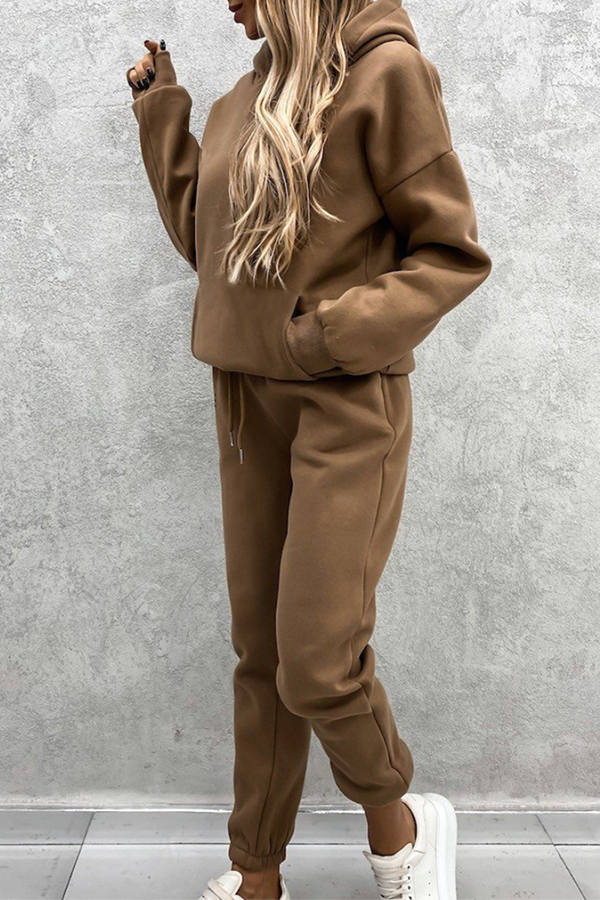 Conjunto deportivo de dos piezas con capucha, cuello alto, manga larga y bolsillos laterales divididos (4 colores)