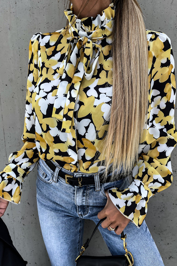 Blusa elegante de moda con cuello de orillo y volantes con estampado