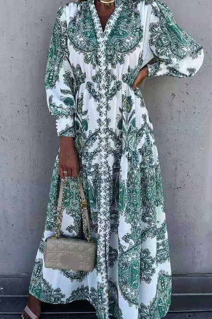 Vestido camisero informal con cuello vuelto y estampado de patchwork