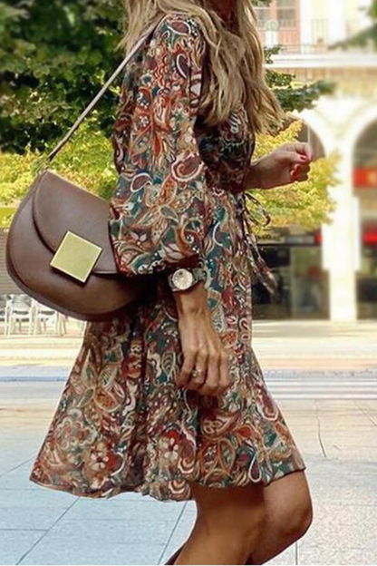 Vestidos casuales con falda y escote en V y abertura en la cintura con estampado