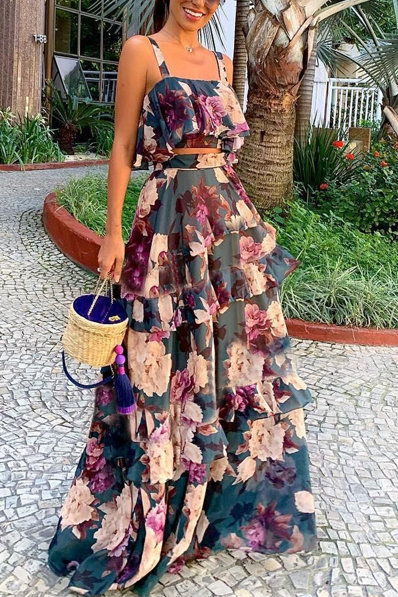 Conjunto de dos piezas sin mangas con tirantes finos y volantes con estampado de moda