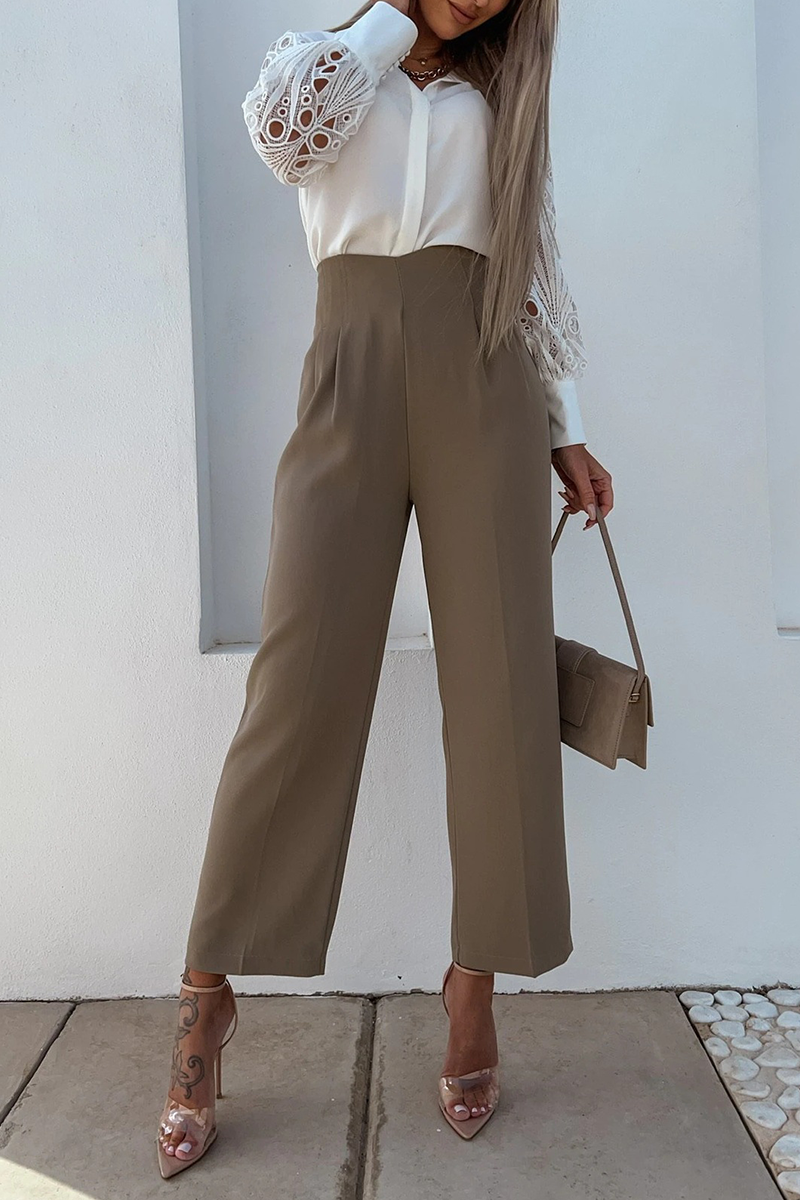 Blusas de moda con cuello vuelto, ahuecadas y lisas