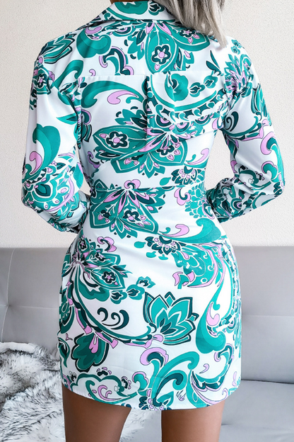 Vestidos con falda y cintura con cuello vuelto y estampado de patchwork a la moda