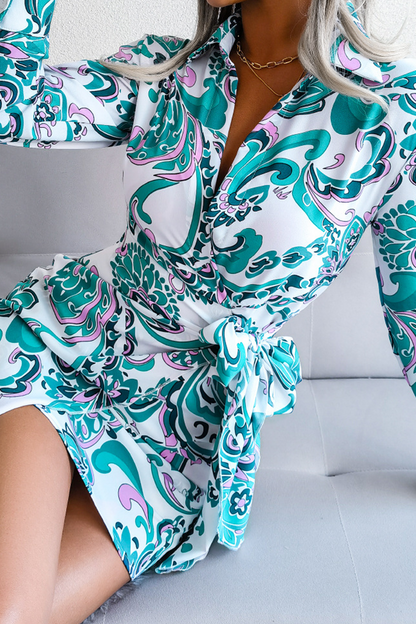 Vestidos con falda y cintura con cuello vuelto y estampado de patchwork a la moda