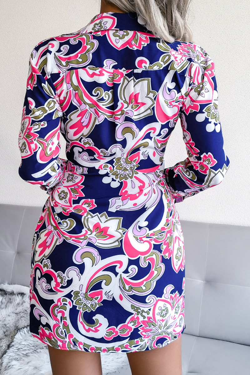 Vestidos con falda y cintura con cuello vuelto y estampado de patchwork a la moda