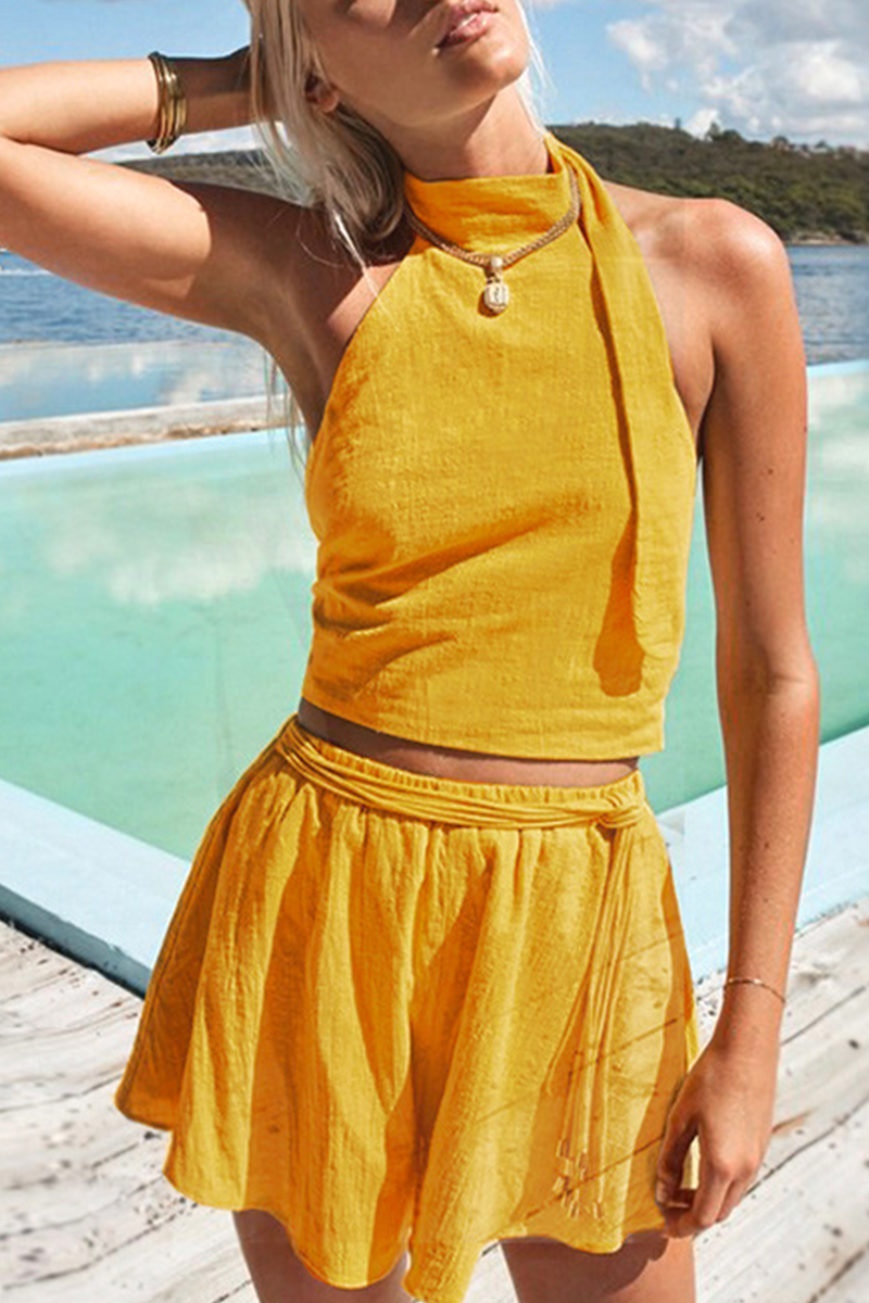 Traje de baño de dos piezas sin mangas con cuello halter y vendaje liso a la moda