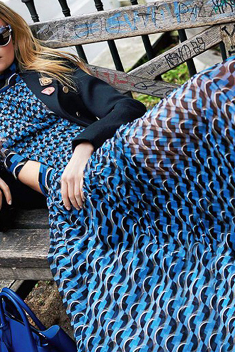 Vestidos casuales con estampado de volantes y cuello alto, falda pastel