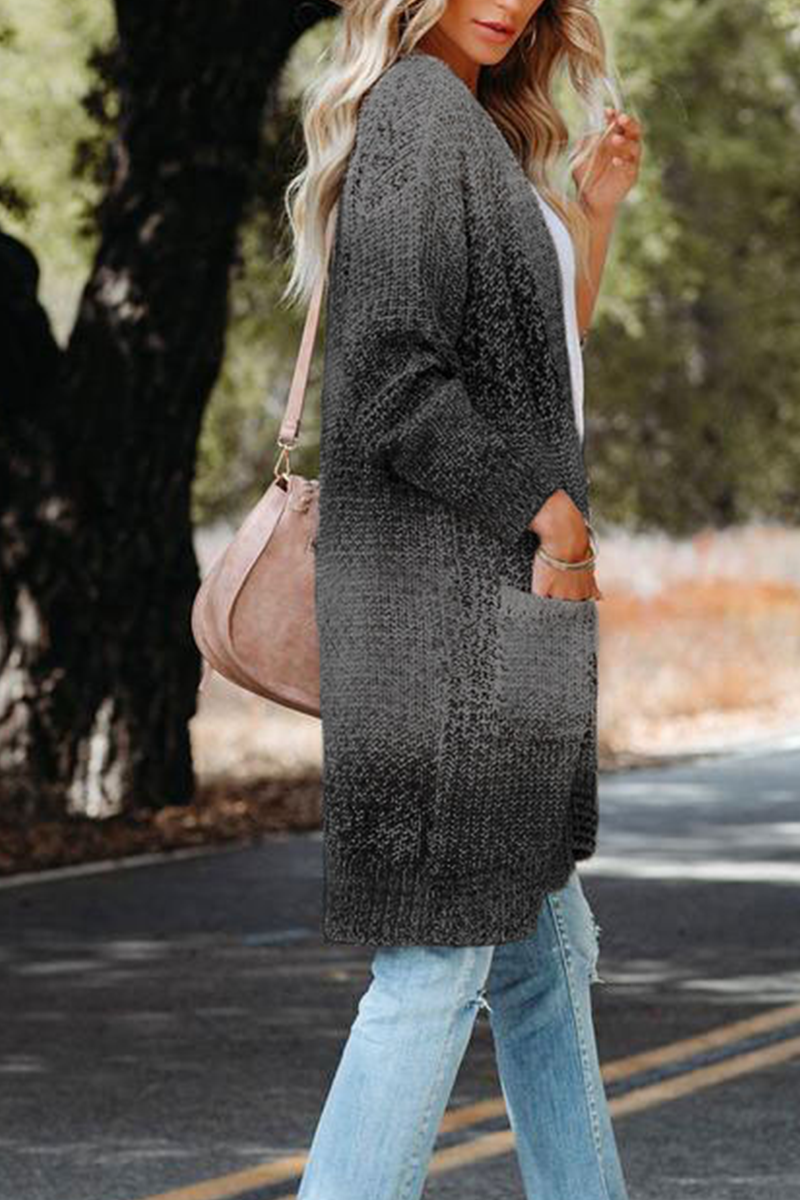 Prendas de abrigo con cuello en V y patchwork de cambio gradual de moda