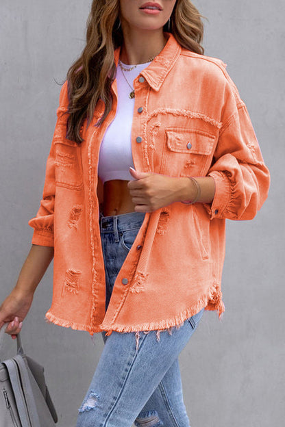 Prenda exterior de calle con cuello vuelto, hebilla rasgada y sólida