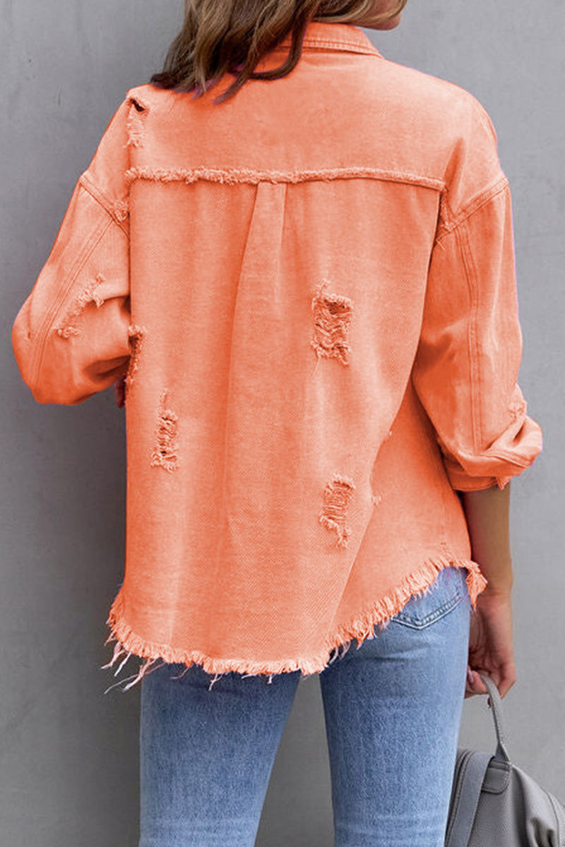 Prenda exterior de calle con cuello vuelto, hebilla rasgada y sólida