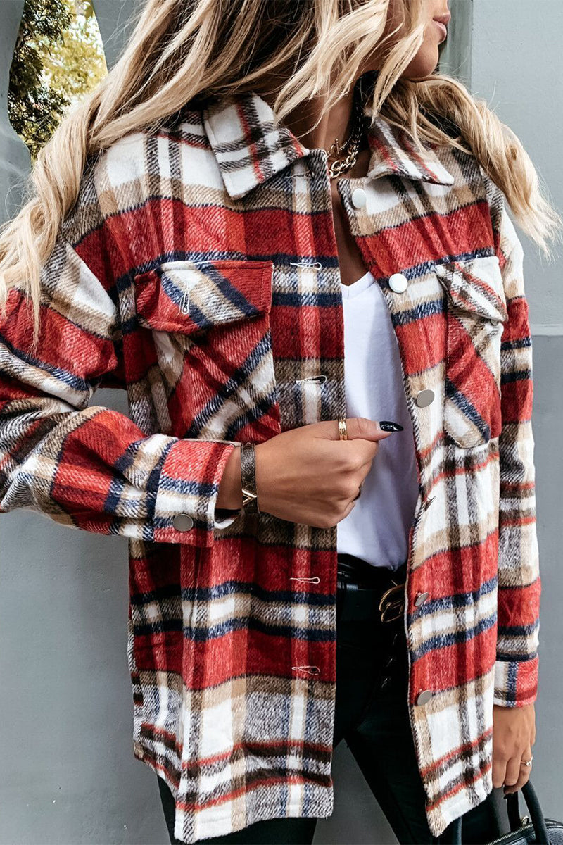 Elegante blusa con cuello vuelto y estampado a cuadros