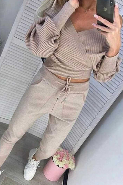 Conjunto de dos piezas con escote en V, manga de nueve puntos y color liso