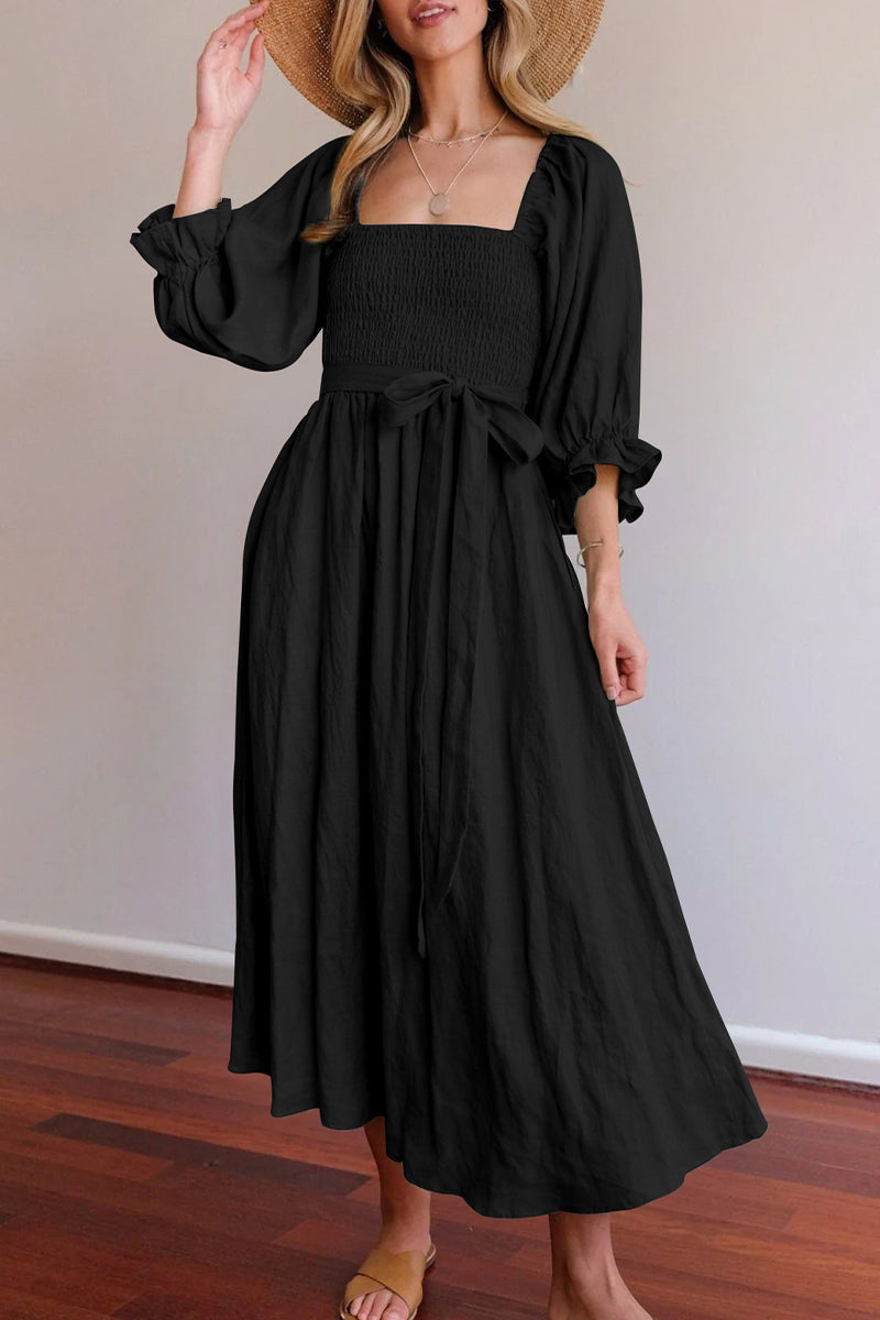 Elegante vestido de corte A con cuello cuadrado y volantes lisos