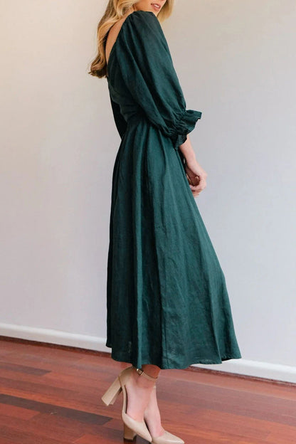 Elegante vestido de corte A con cuello cuadrado y volantes lisos