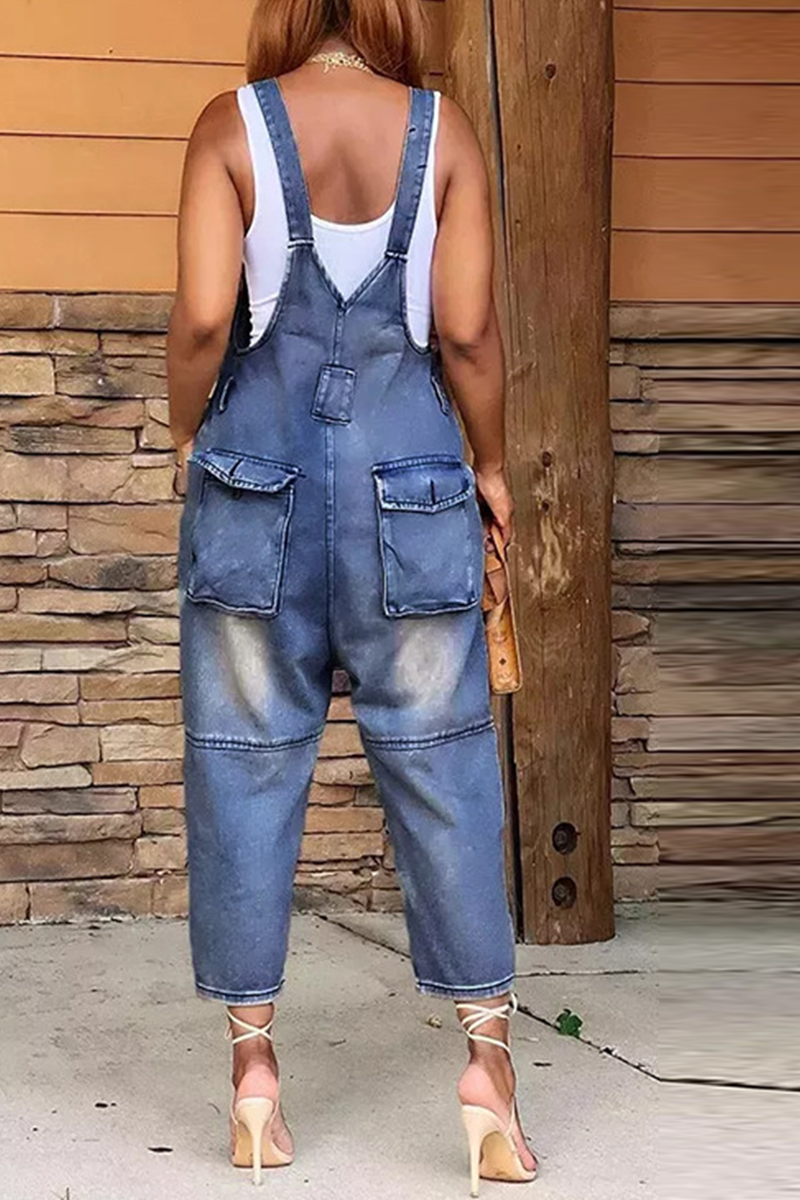 Mono recto con bolsillo y cuello cuadrado y botones de parche liso de calle