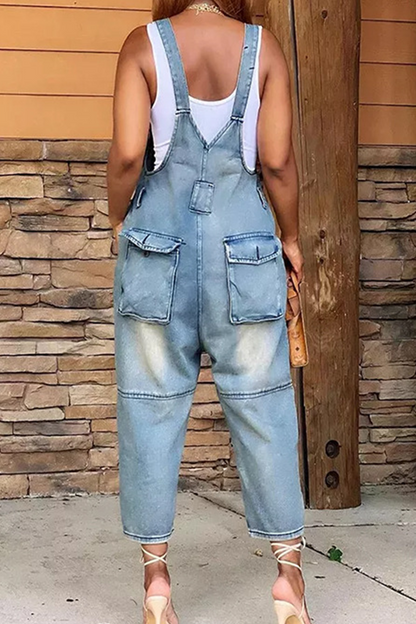 Mono recto con bolsillo y cuello cuadrado y botones de parche liso de calle