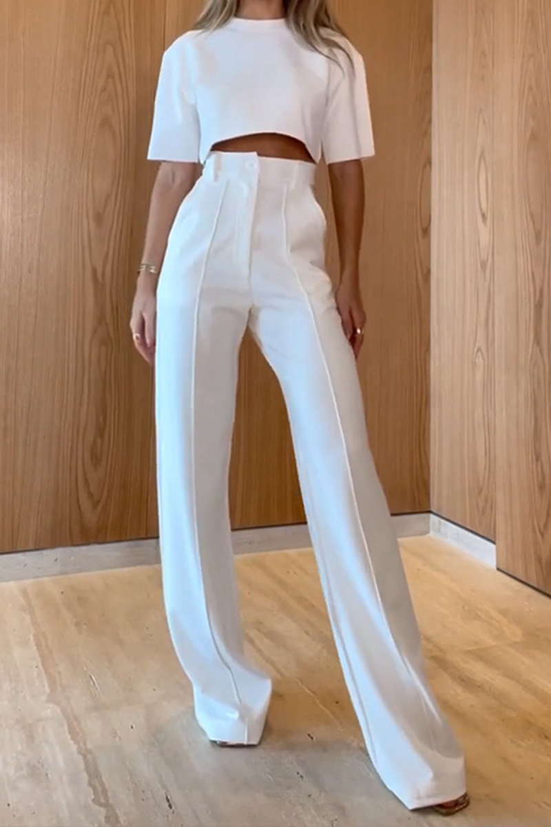 Conjunto informal de dos piezas con cuello redondo, manga corta y parches sólidos