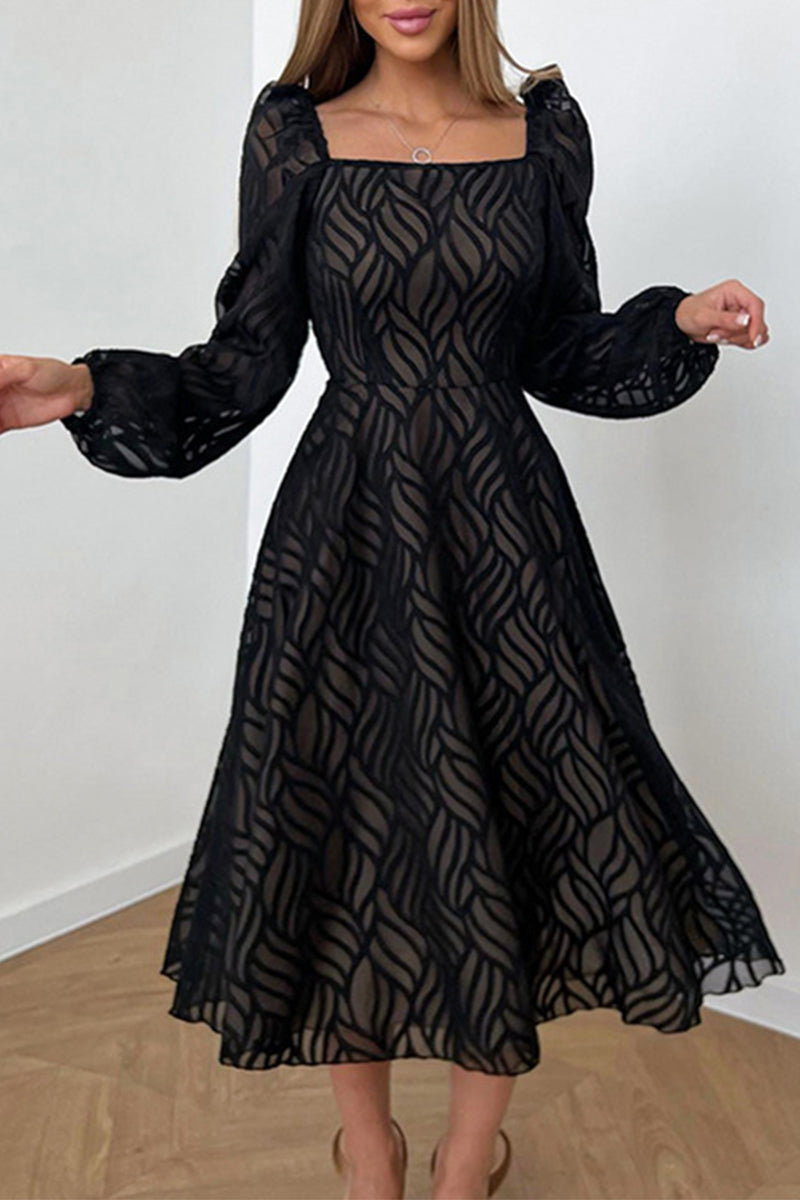 Elegantes vestidos de cuello cuadrado transparentes y ahuecados.