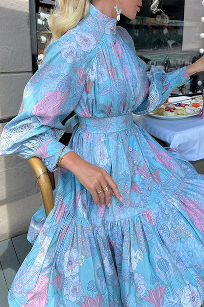 Elegantes vestidos de princesa con cuello alto y estampado universitario