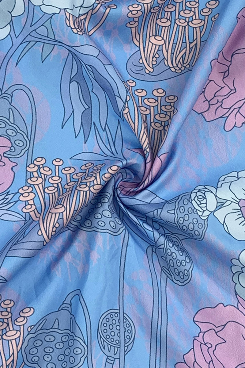 Elegantes vestidos de princesa con cuello alto y estampado universitario