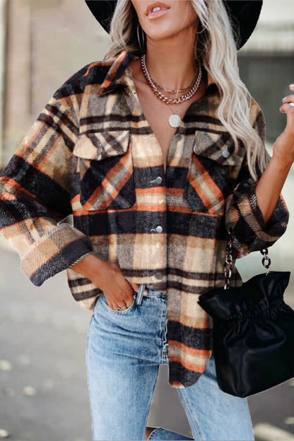 Elegante blusa con cuello vuelto y estampado a cuadros