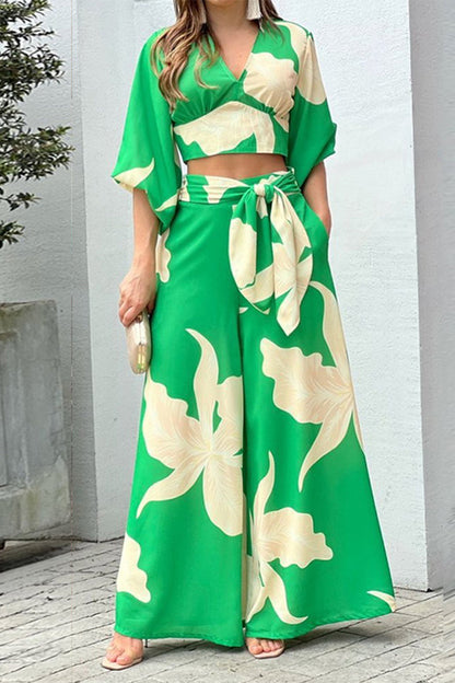 Conjunto de dos piezas con cuello en V, manga corta y estampado elegante (10 colores)