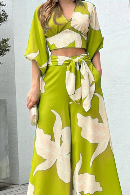 Conjunto de dos piezas con cuello en V, manga corta y estampado elegante (10 colores)