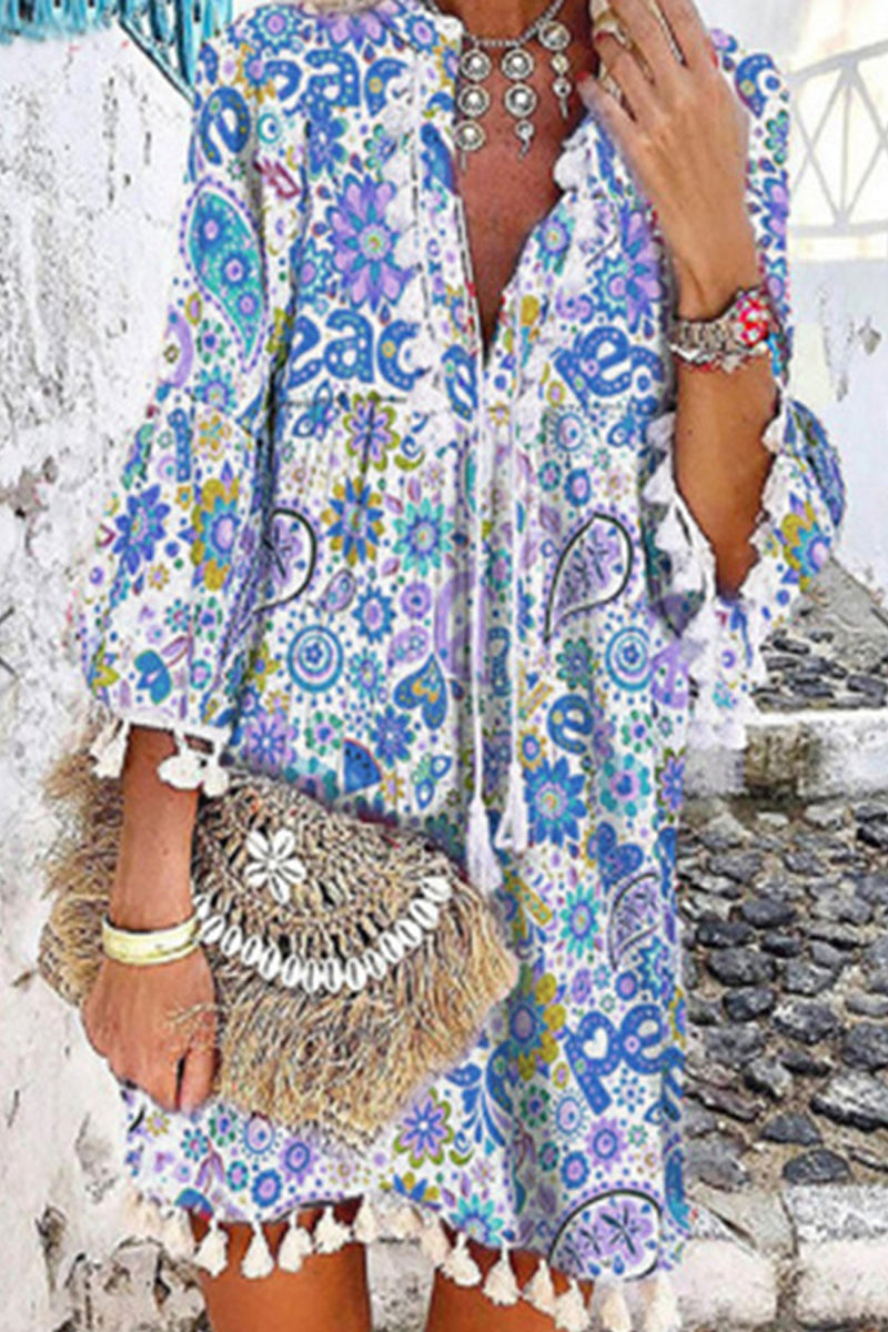 Vestidos casuales con estampado de borlas y cuello en V con falda pastel