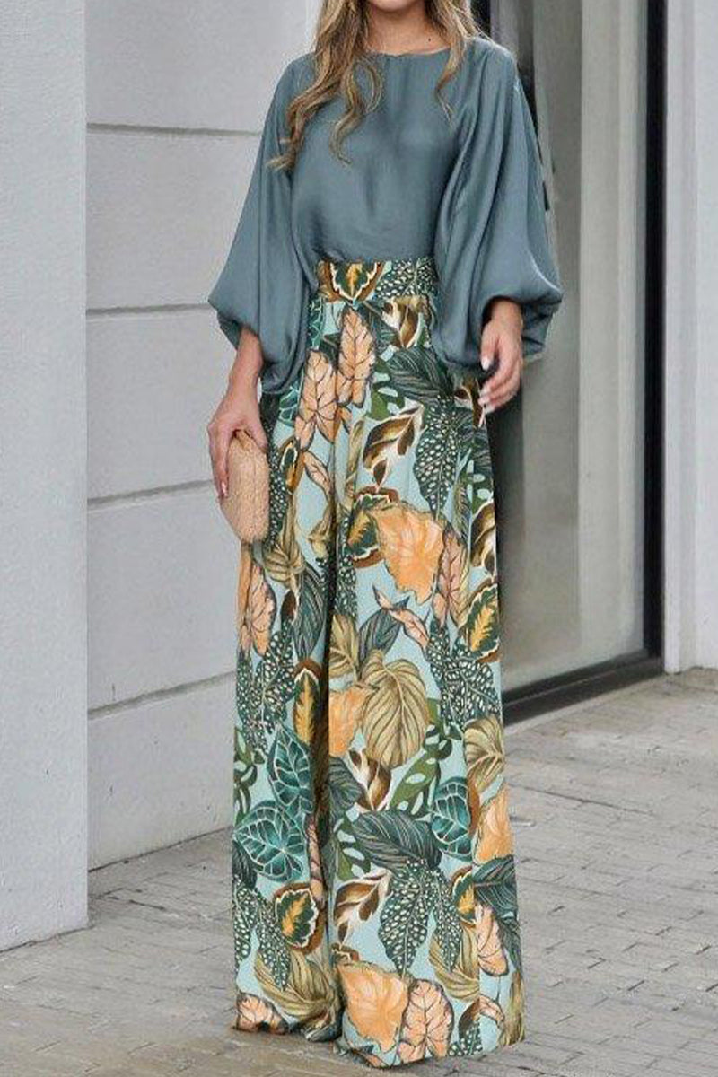 Conjunto informal de dos piezas con cuello redondo, diseño de patchwork floral y estilo urbano, tres cuartos