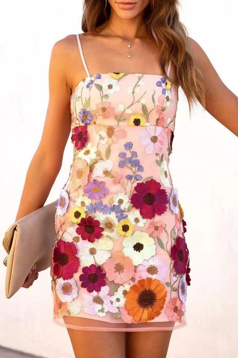 Vestidos elegantes de celebridades con falda de un solo paso, sin tirantes y bordados sólidos