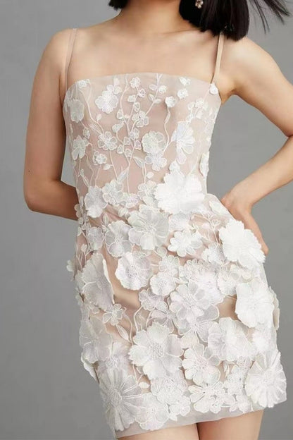 Vestidos elegantes de celebridades con falda de un solo paso, sin tirantes y bordados sólidos