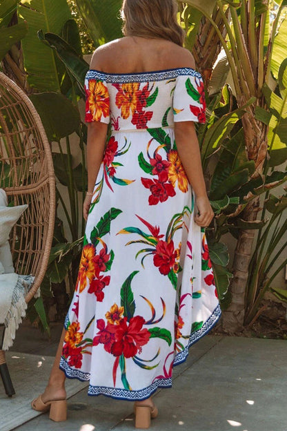 Vestidos irregulares con hombros descubiertos y estampados de patchwork de moda callejera