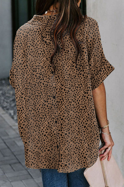 Elegantes blusas de cuello en V con patchwork y estampados universitarios