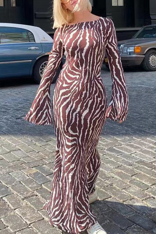 Vestido casual con estampado animal y hombros descubiertos