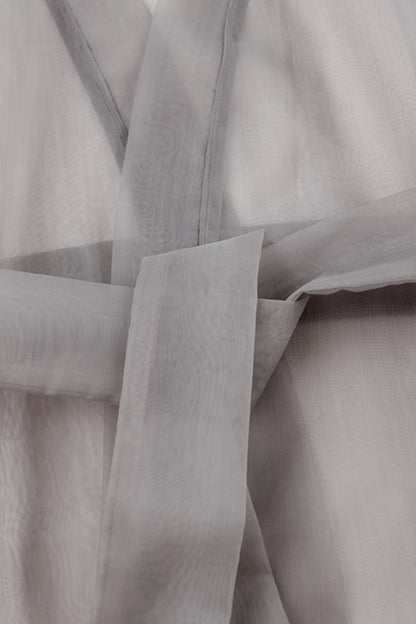 Elegante blusa lisa con cuello en V transparente y frenillo