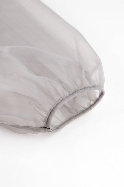 Elegante blusa lisa con cuello en V transparente y frenillo