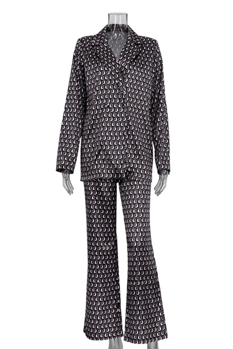 Conjunto informal de dos piezas con cuello vuelto, manga larga y estampado animal de calle