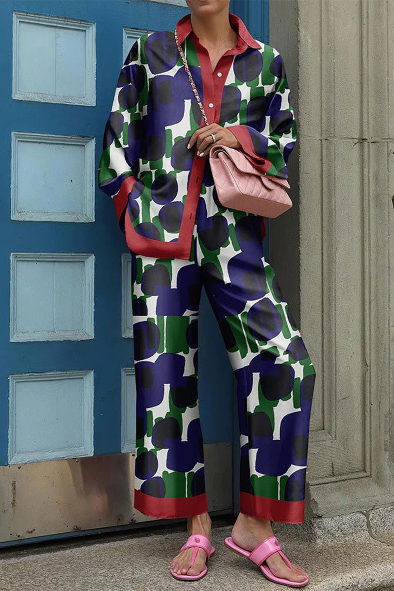 Conjunto de dos piezas informal de manga larga con cuello vuelto y estampado de patchwork urbano